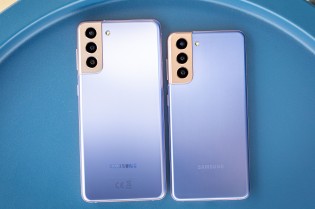 Samsung Galaxy S21 naast Galaxy S21