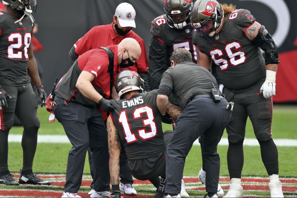 Mike Evans (13), the Tampa Bay Buccaneers broadcaster, was helped on his feet after he was injured in front of the Atlanta Falcons during the first half of the NFL football match on Sunday January 3, 2021, in Tampa, Florida.  Evans left the match.  (AP Photo / Jason Behnken)