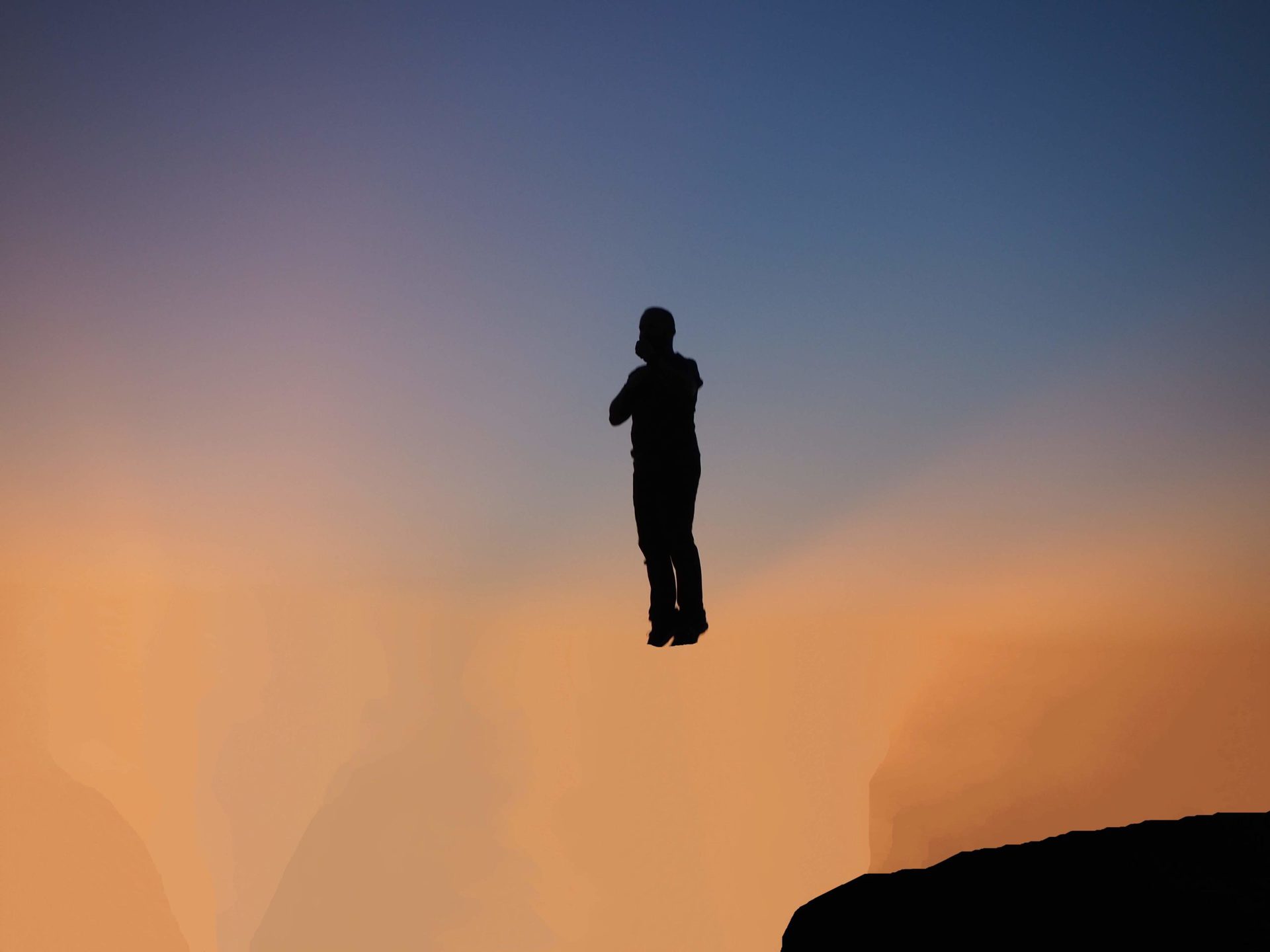 Sunset jumping man ontgrendeld met Magic Eraser van Pixel 6